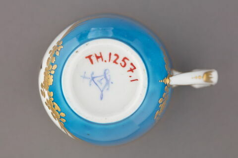 Gobelet calabre et soucoupe, d'une paire (TH 1258), image 6/17