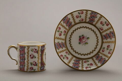Tasse litron et soucoupe, d'une paire (TH 1263)