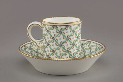 Tasse litron et sa soucoupe, d'une paire (voir TH 1277), image 3/3