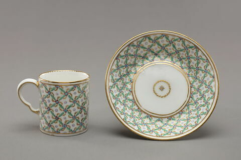 Tasse litron et sa soucoupe, d'une paire (voir TH 1277)
