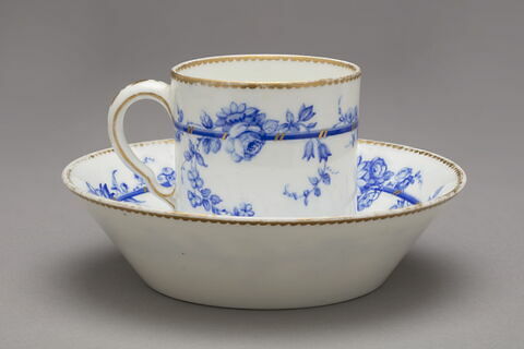 Tasse litron et soucoupe, d'un ensemble de trois (TH 1280 à 1282), image 3/3