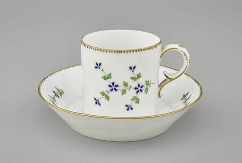 Tasse et sa soucoupe (TH 1378), d'un cabaret (TH 1371 à TH 1379), image 3/6