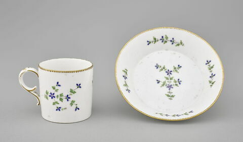 Tasse et sa soucoupe (TH 1378), d'un cabaret (TH 1371 à TH 1379), image 4/6