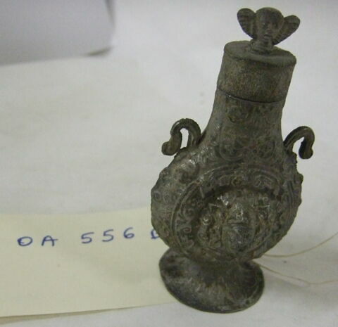 Ampoule plate, d'une série de trois (OA 556 A à C)