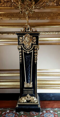 Gaine de style Louis XIV.