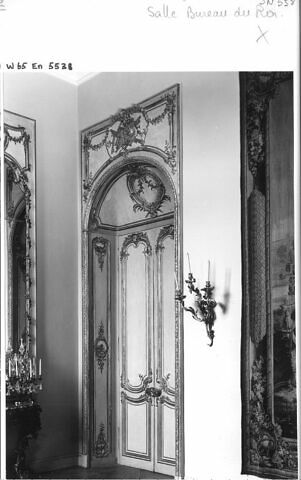 Embrasure et dessus-de-porte de l'hôtel de Villemaré-Dangé