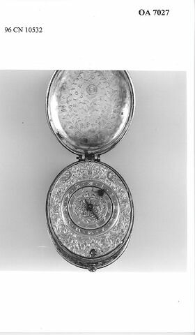 Montre ovale, image 9/9