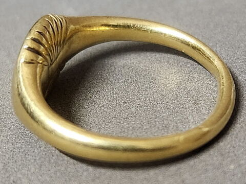 Bague portant des armoiries sur le chaton et lettres AN, image 3/5