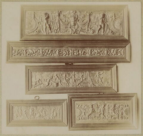 Plaquette d'ornement décorée de figures mythologiques, image 3/3