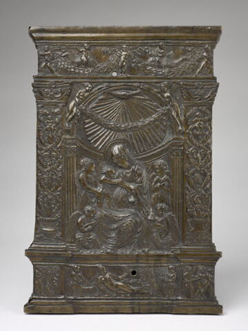 Plaque : la Vierge à l'enfant entourée d'anges
