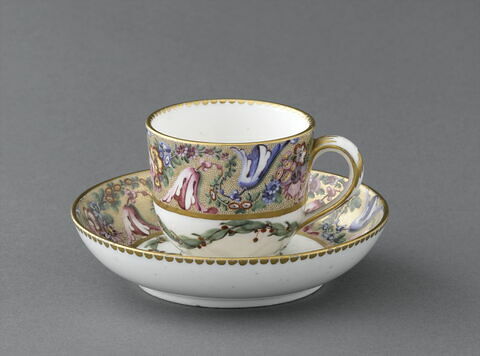 Tasse et soucoupe, d'un service à thé (OA 8046 à OA 8049), image 2/10