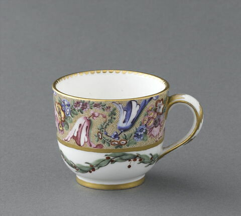 Tasse et soucoupe, d'un service à thé (OA 8046 à OA 8049), image 3/10