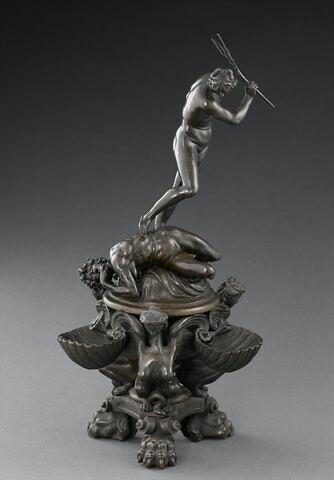 Statuette : la Vertu flagellant le Vice sur un brûle-parfum de la même époque, image 5/8