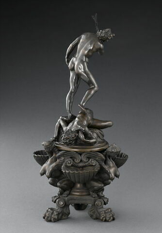 Statuette : la Vertu flagellant le Vice sur un brûle-parfum de la même époque, image 6/8