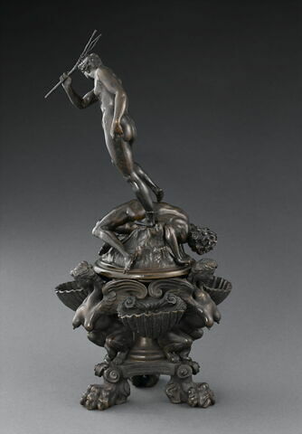 Statuette : la Vertu flagellant le Vice sur un brûle-parfum de la même époque, image 8/8