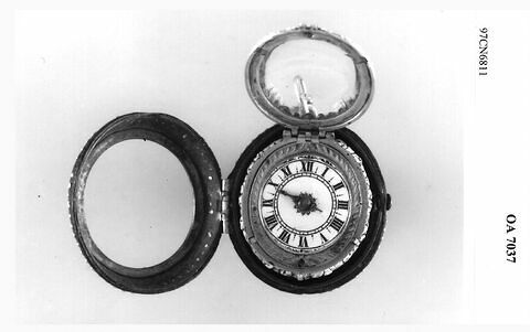 Montre ovale et son étui, image 7/9