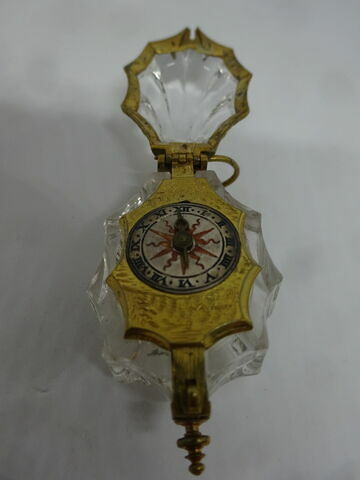 Montre en forme de coquille