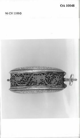 Montre ovale, image 9/14
