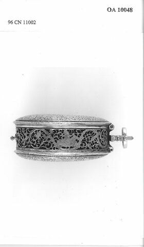 Montre ovale, image 11/14