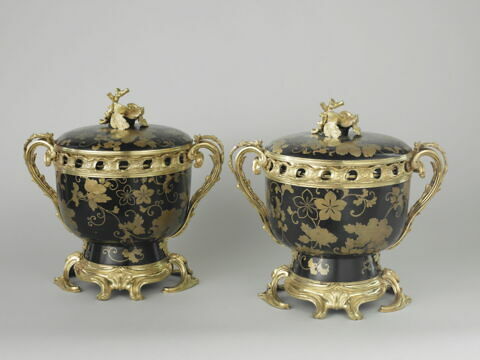 Brûle-parfum à couvercle,d'une paire (avec OA 5148 2)