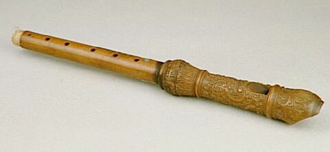 Flûte à bec alto en bois sculpté