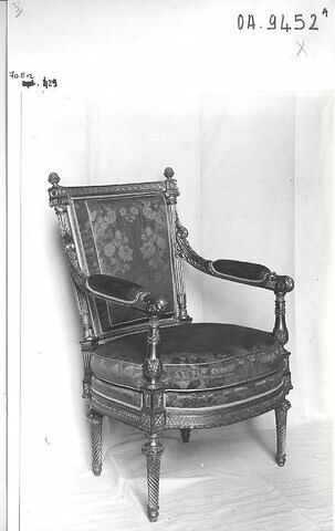 Fauteuil, d'un ensemble de trois fauteuils et trois chaises en demi cabriolet (avec OA 9452 B, C et OA 9452 D, E, F), image 10/12