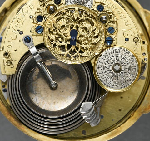 Montre ronde assortie d'une châtelaine, image 2/16