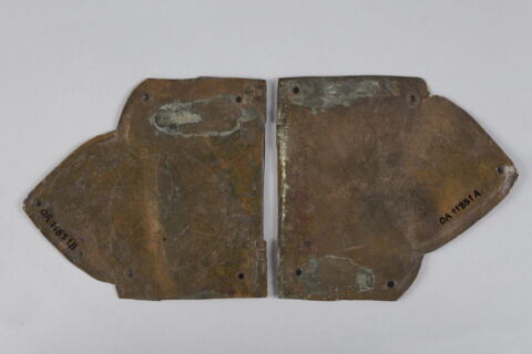 Deux fragments d'un mors de chape : l'Annonciation, image 2/2