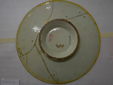 Plateau rond : armoiries, image 2/3