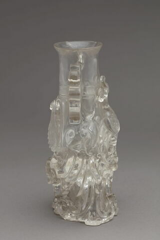 Vase en cristal de roche représentant un animal fantastique, image 7/7