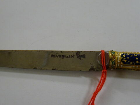 Couteau à lame d'acier, manche en or émaillé, image 4/8