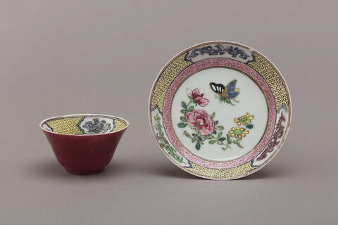 Tasse et soucoupe d'une série de douze tasses et soucoupes (R 1041 à 1052), image 2/4