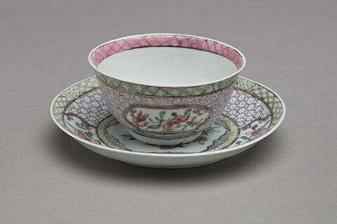 Soucoupe qui va avec la tasse R 1225