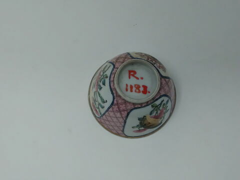 Tasse à thé d'un service à thé et à café de dix-huit pièces (R 1173 à 1191), image 2/3