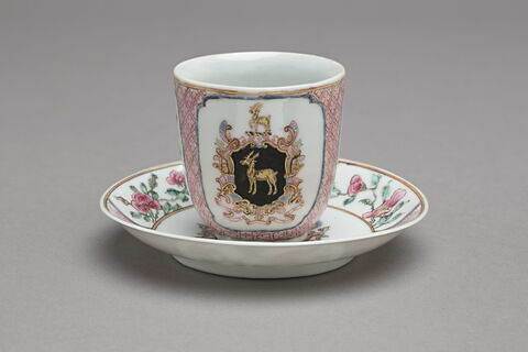 Tasse à café avec soucoupe, d'un service à thé et à café de dix-huit pièces (R 1173 à 1191), image 3/5
