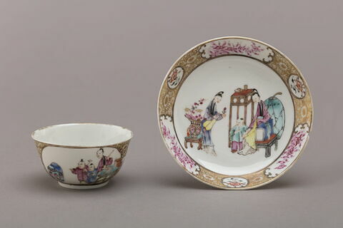 Tasse à thé et soucoupe d'une série de trois (R 1200 et R 1203), image 3/5