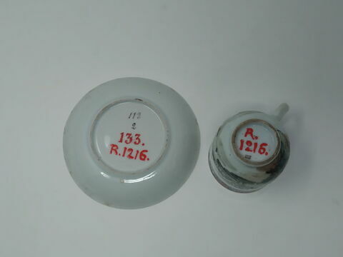 Tasse à café avec soucoupe, d'un service à thé et à café de douze pièces (R 1208 à 1219)
Chine, Yong Tcheng, marque., image 4/4