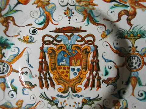 Assiette : armoiries du cardinal Zacchia, image 2/6