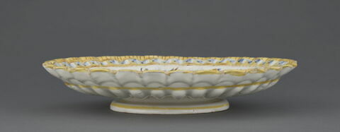 Coupe ronde godronnée : armoiries, image 2/3