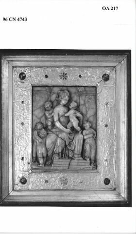 Bas-relief dans un cadre doré : la Charité humaine, image 3/3