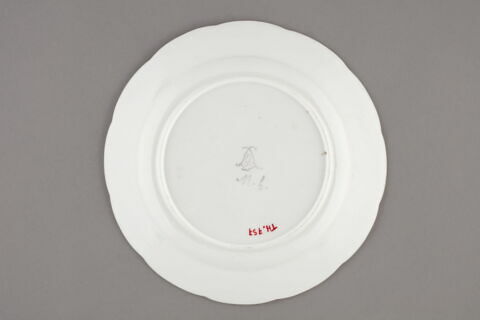 Assiette, d'un service de table (TH 731 à TH 808), image 2/2