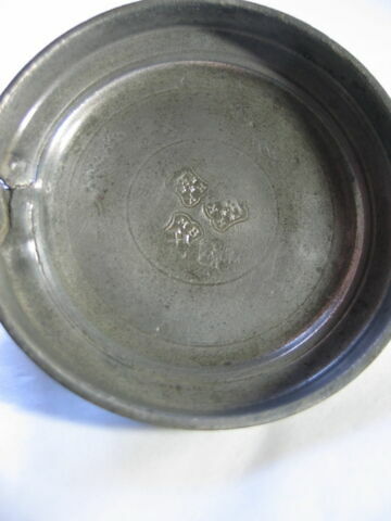 Pot à bière couvert : Armoiries (?), image 4/4
