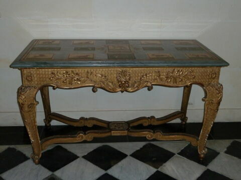 Console d'applique en bois sculpté et doré.