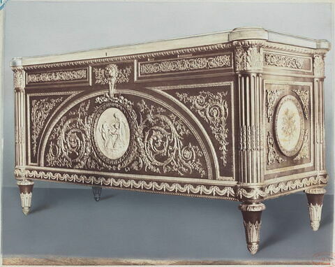 Commode du Salon des Jeux de la reine à Fontainebleau, d'une paire avec OA 5302, image 2/2