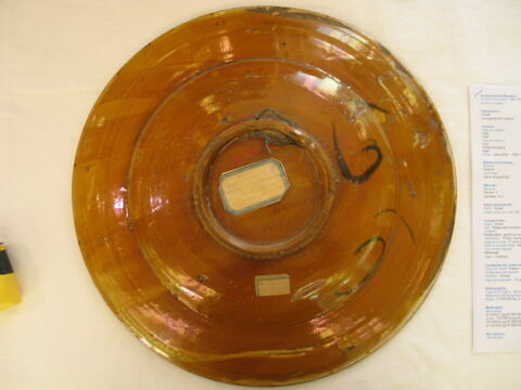 Grand plat rond : buste féminin, image 2/2