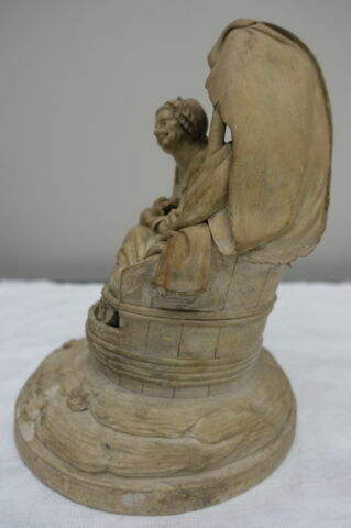 Statuette : la Ravaudeuse, image 5/5