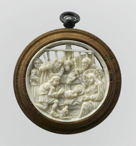Médaillon circulaire en ivoire : Adoration des bergers, image 1/2