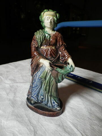 Statuette : La servante de Judith