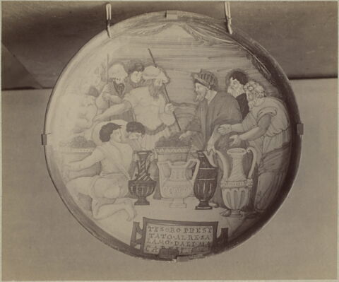 Coupe ronde : les Macchabées offrant des présents au roi Salomon, image 4/4