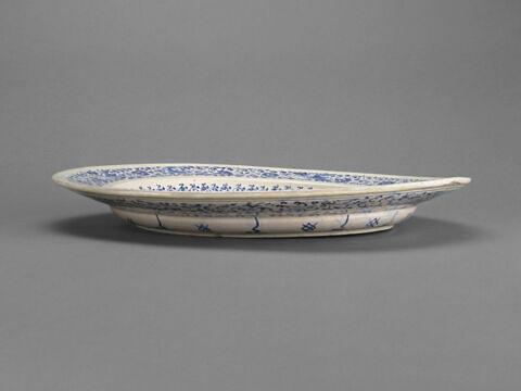 Plat rond : saint Georges terrassant le dragon, image 3/3